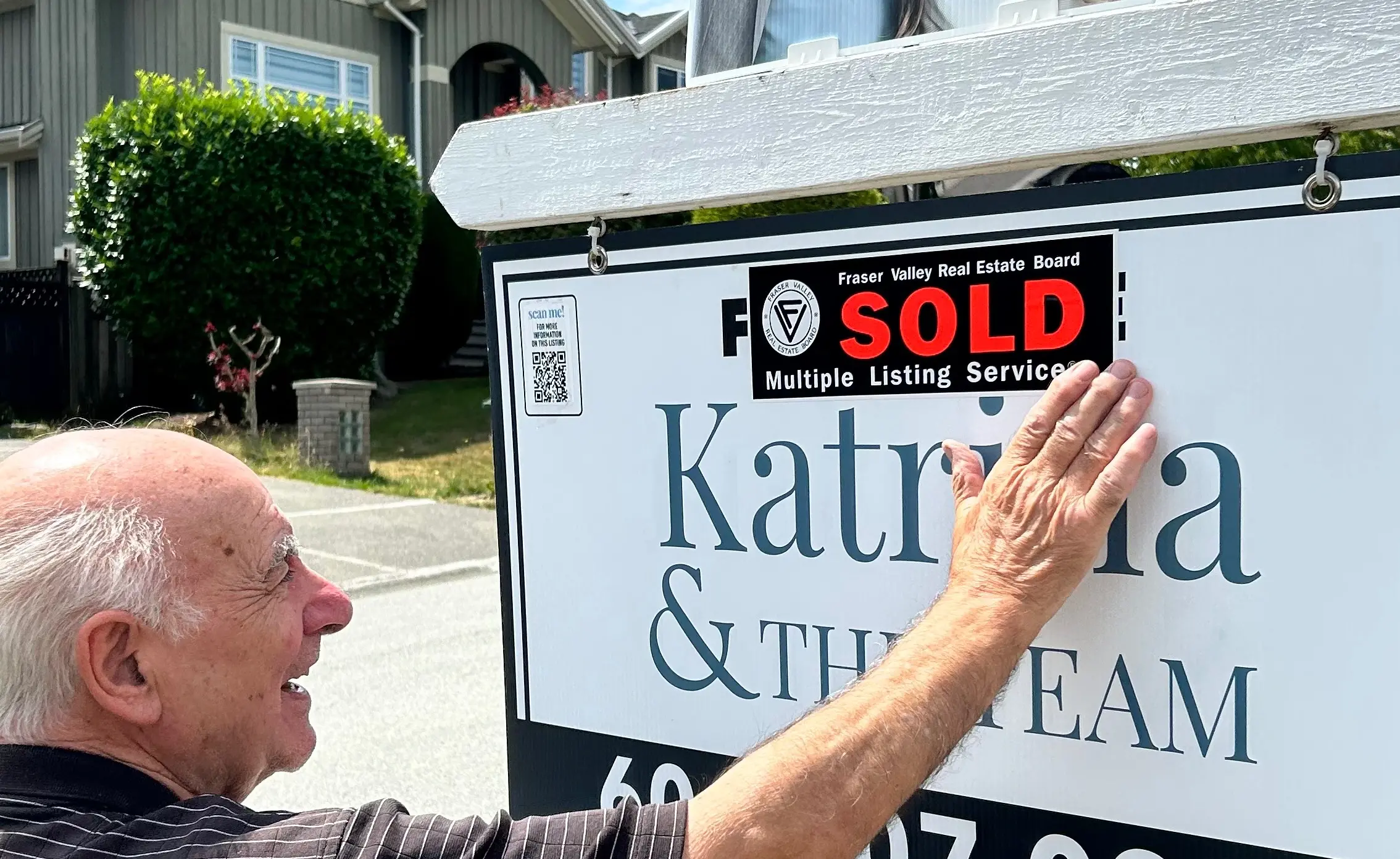 DOWNSIZER. Sold Sticker