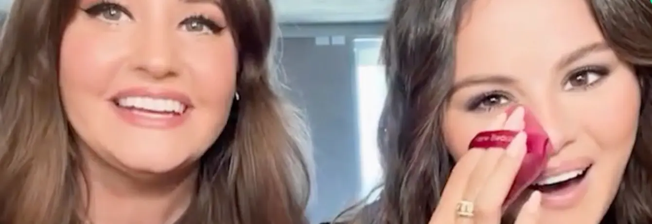 Powder Room w/ Selena Gomez. Rare Beauty