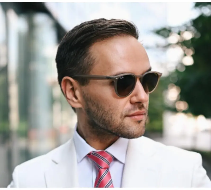 Influencer of the year by. SOCIAL MEDIA SUMMIT