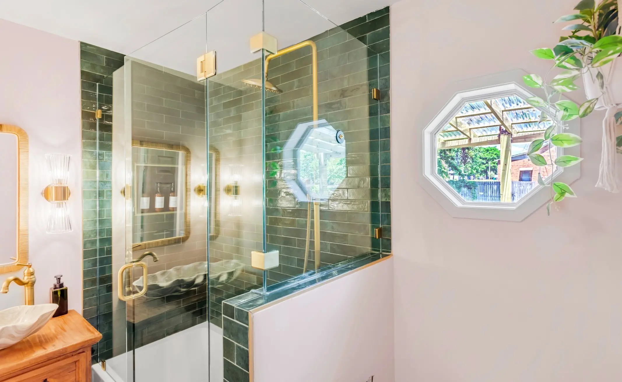 2 BE 1 BA in East Nashville. 50+ 5 🌟 reviews -- hot tub -- luxury design -- fire pit