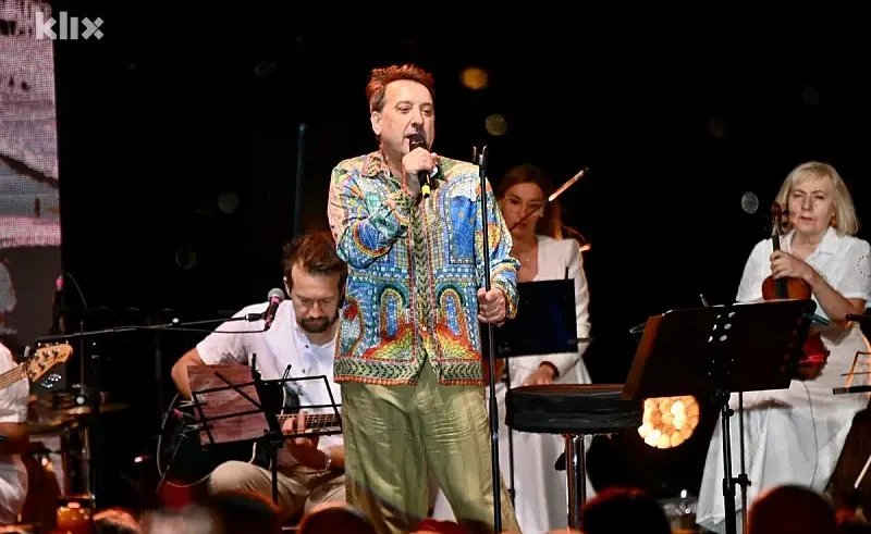 klix.ba. Hari Varešanović iznenadio raznolikim repertoarom