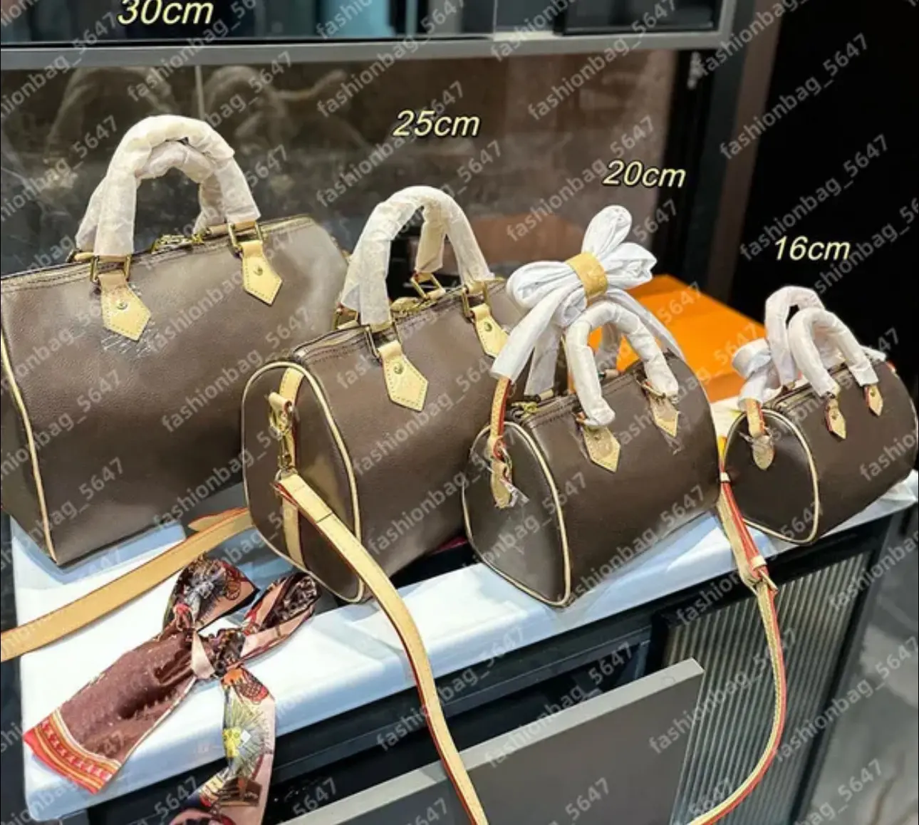 Favorite seller. LV speedy 16cm