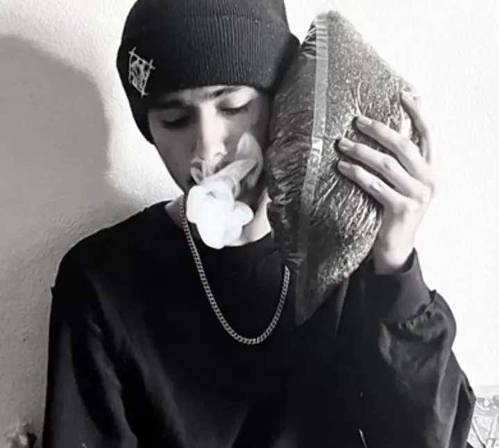 Releases. FNNChewie - Shi Been Different (Lyrics)
